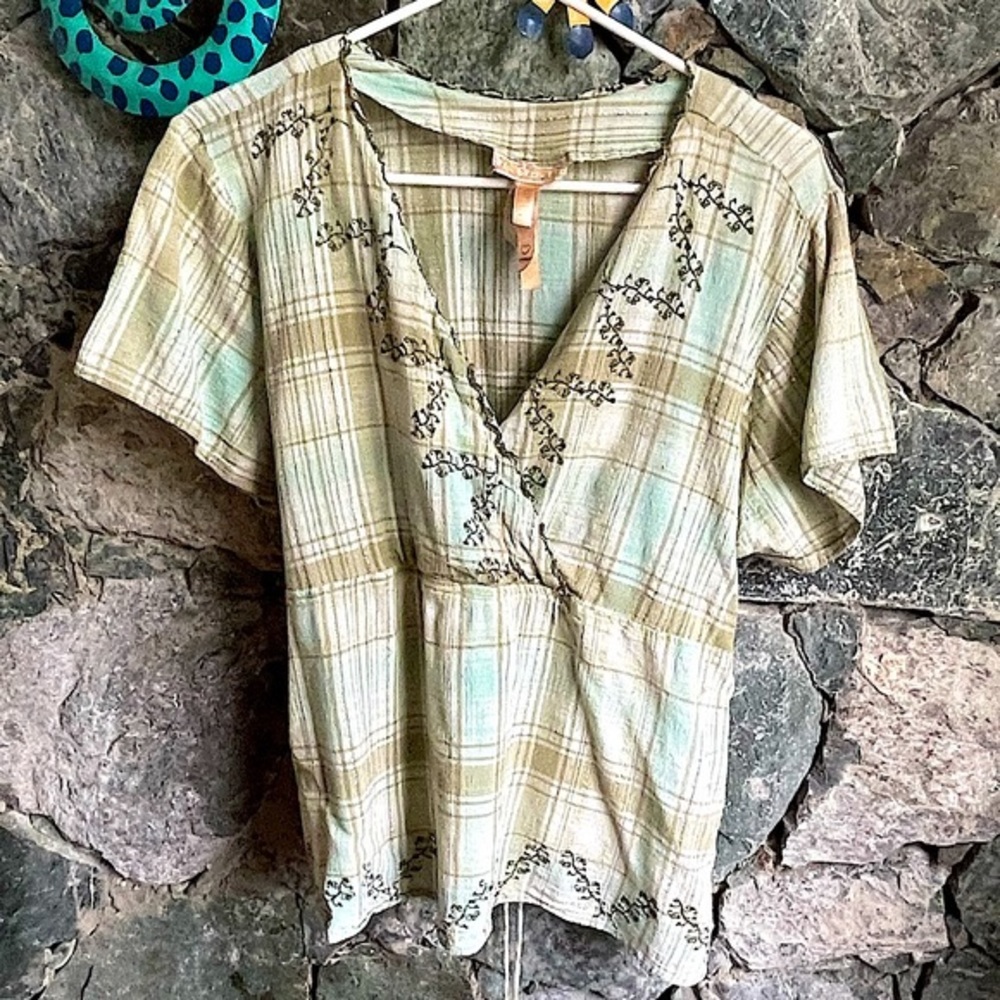 Andrew Co Boho Green & Tan Plaid Ruffle Tie Back Top v-neck size 2X